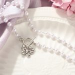 Collier Blanc avec Papillon