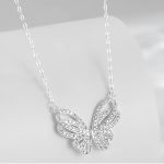 Petit Collier avec Papillon Argenté