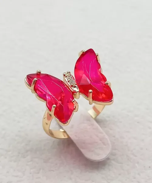 Bague papillon cristal fuchsia, ailes en verre facetté sur anneau doré