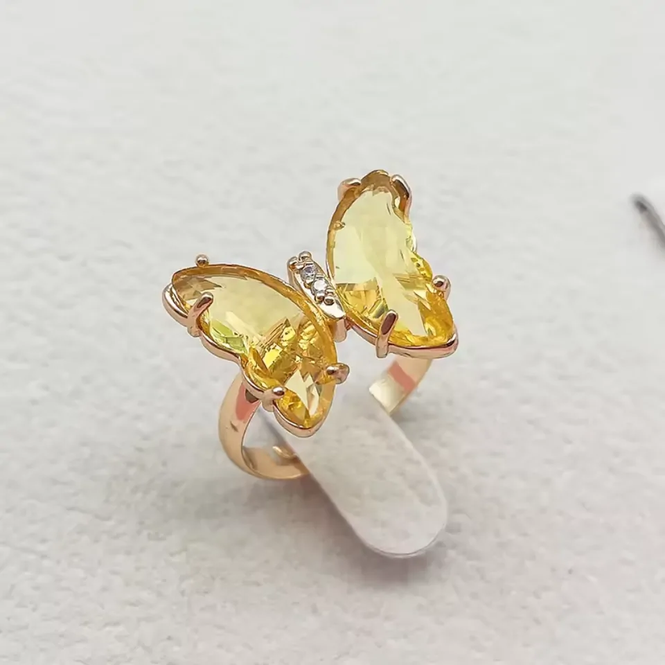 Bague papillon cristal jaune, ailes en verre facetté sur anneau doré