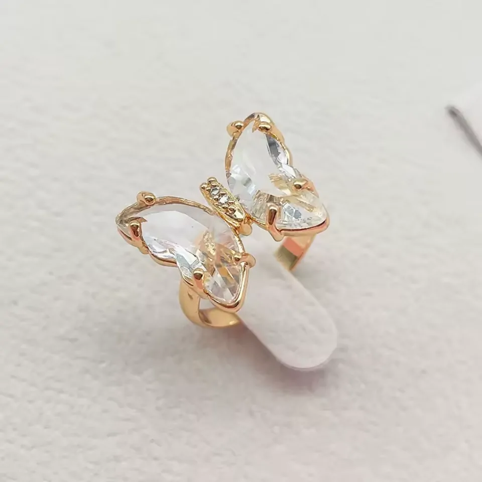Bague papillon cristal transparent, ailes en verre facetté sur anneau doré