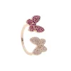 Bague papillon pavee or rose, un papillon fuchsia et un papillon blanc