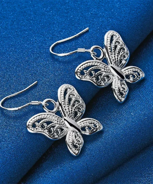 Boucles d'oreilles papillon ajourées en argent 925, détail du contour perlé