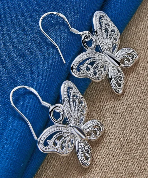 Boucles d'oreilles papillon ajourées en argent 925, détail du contour perlé