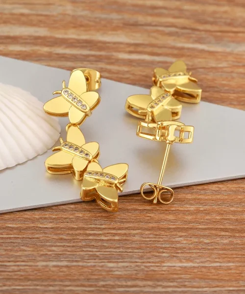 Boucles d'oreilles trois papillons, détail de la tige et du fermoir