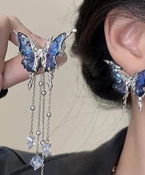 Boucles d oreilles papillon a pampilles bleu nuit, paire asymetrique avec chaines perlees