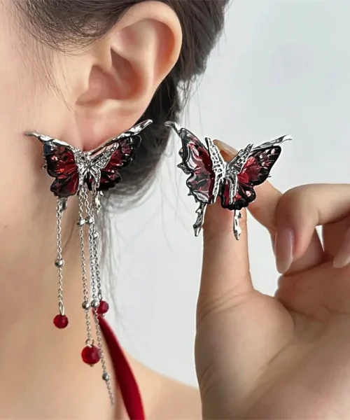 Boucles d oreilles papillon a pampilles rouge grenat, paire asymetrique avec chaines perlees