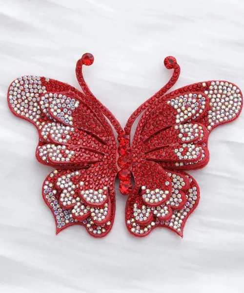 Broche papillon en relief rouge, ailes superposées couvertes de strass