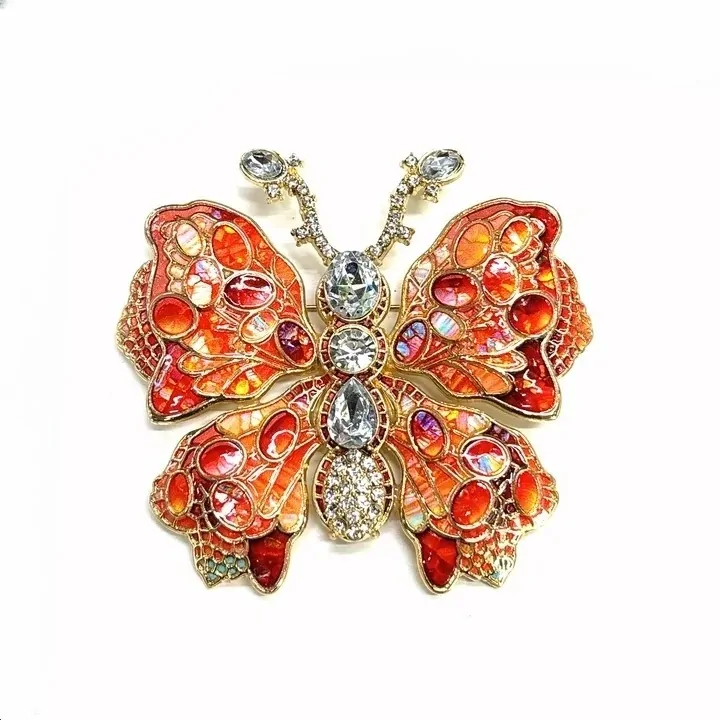 Broche papillon mosaïque orange, émail irisé et gros cristaux sur monture dorée