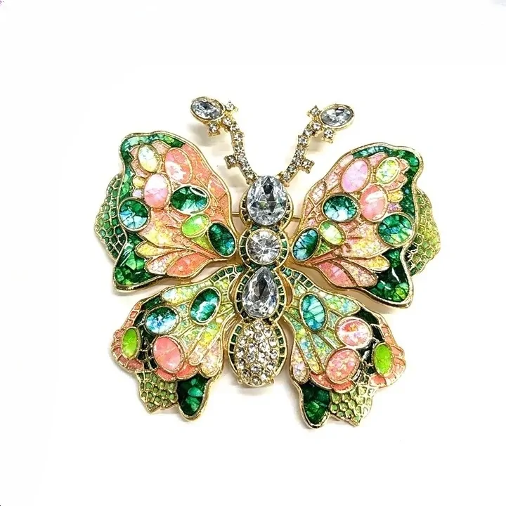 Broche papillon mosaïque vert et rose, émail irisé et gros cristaux sur monture dorée
