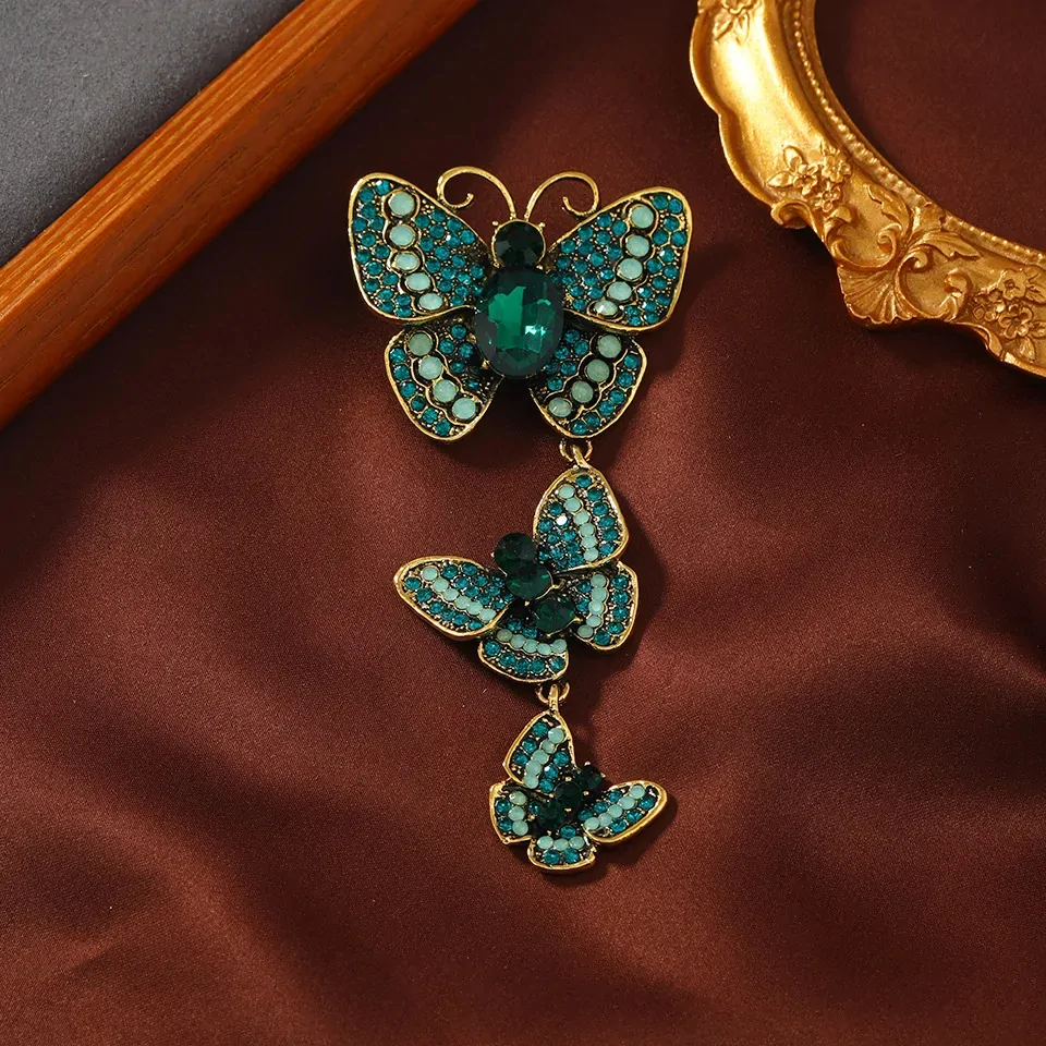 Broche papillon pendante vert, trois papillons en strass suspendus en cascade