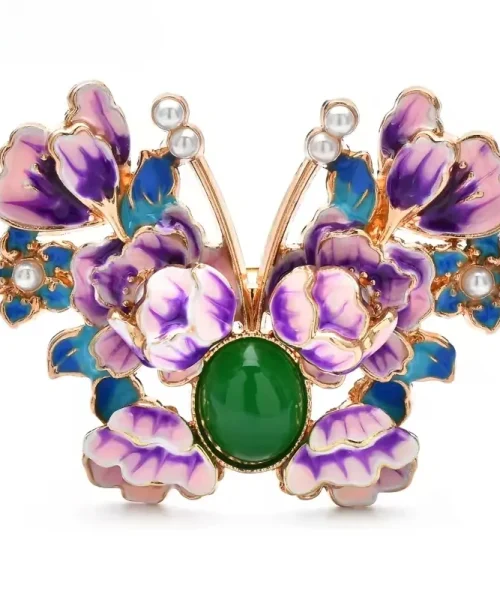 Broche papillon pivoine violette en émail, cabochon vert et antennes perlées