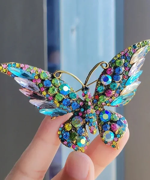 Broche papillon pour écharpe multicolore, ailes pavées de strass et cristaux navette