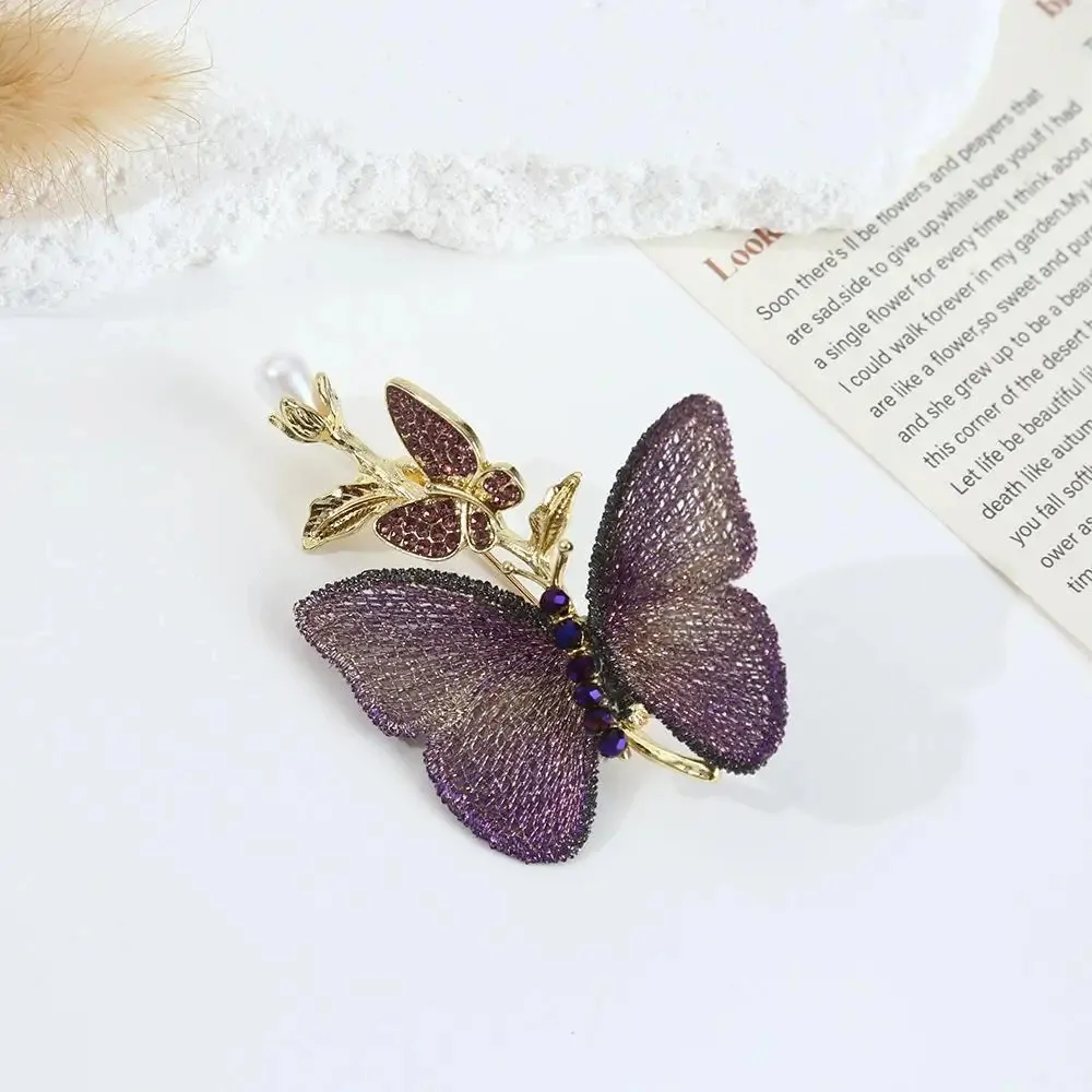 Broche Papillon sur Branche violet, sur branche dorée avec perle et papillon en strass