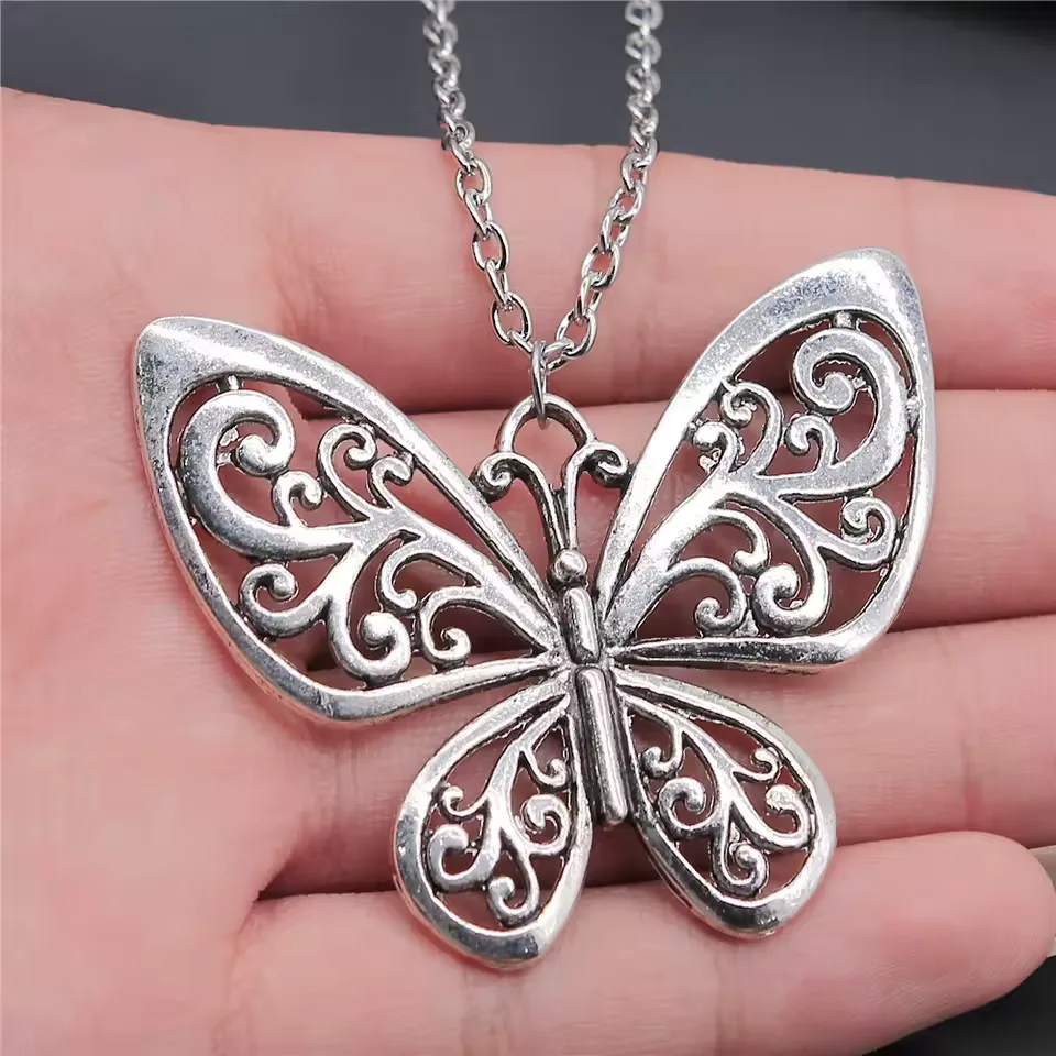 Collier papillon argent antique, grand pendentif métal vieilli ajouré, modèle arabesques-argent