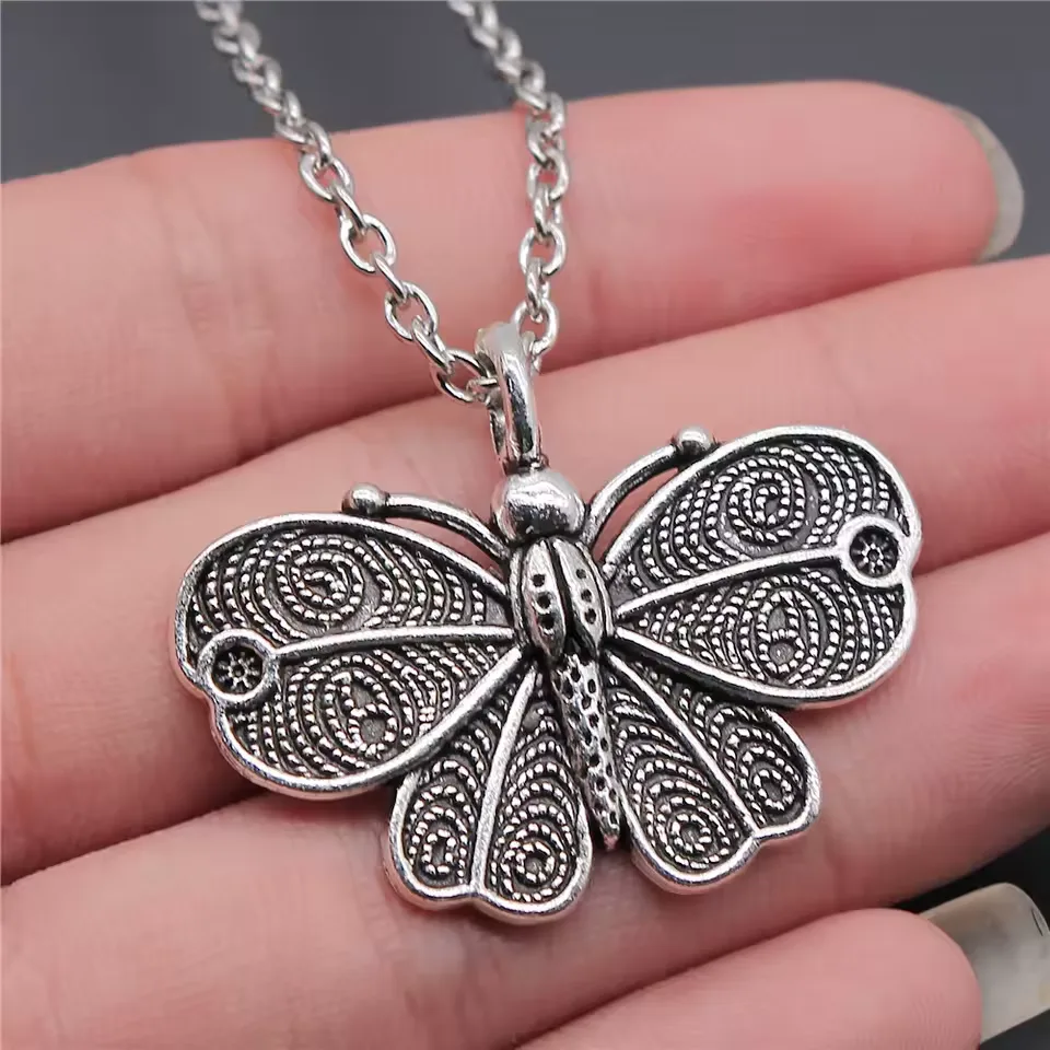 Collier papillon argent antique, grand pendentif métal vieilli ajouré, modèle dentelle-argent