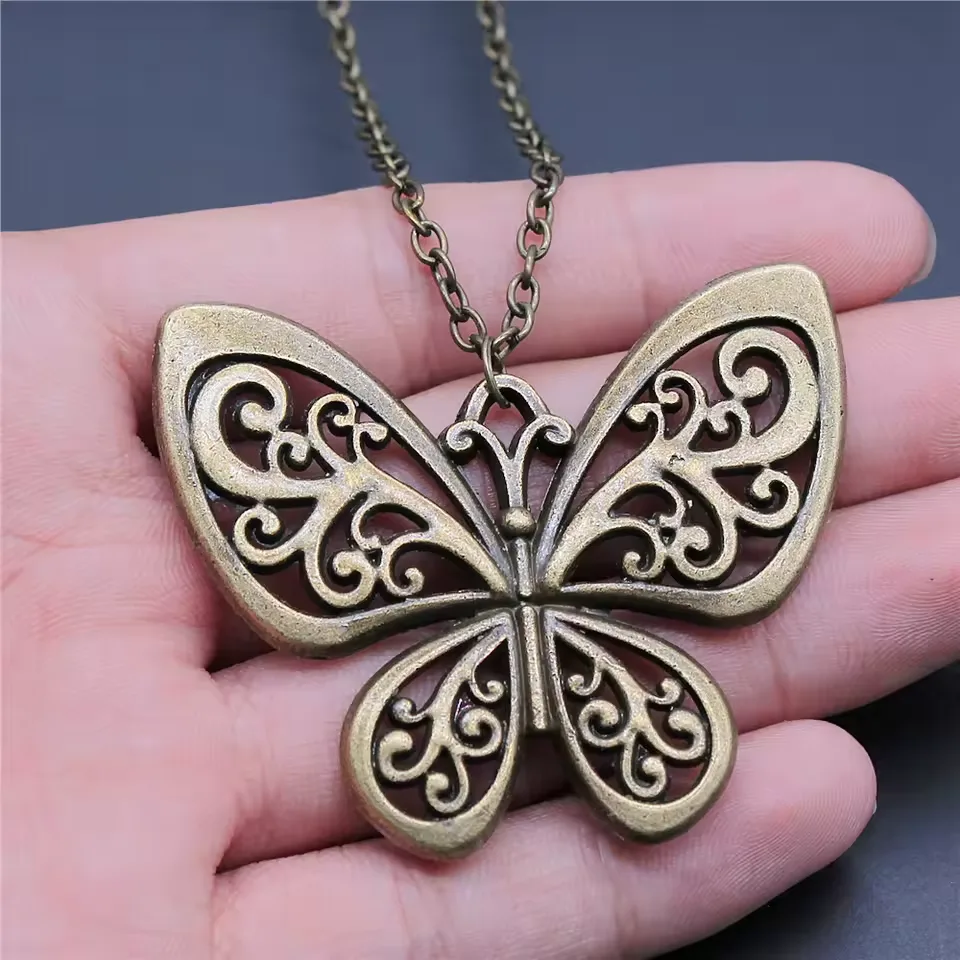 Collier papillon argent antique, grand pendentif métal vieilli ajouré, modèle volutes-bronze