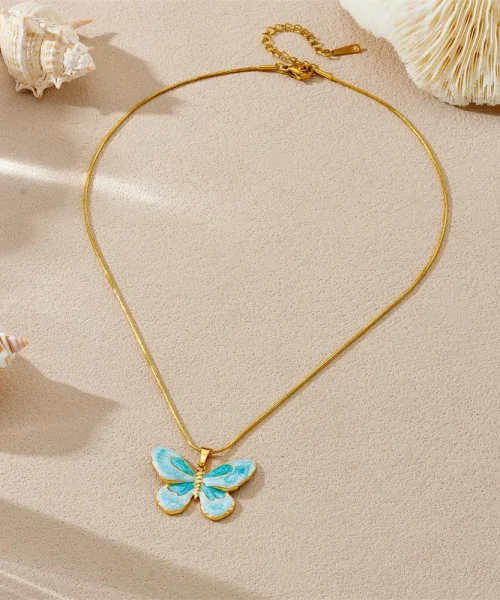 Collier papillon en émail bleu aquarelle sur acier inoxydable doré