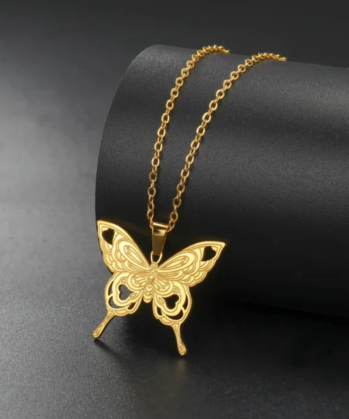 Collier Papillon Gravé doré, pendentif gravé à cœurs ajourés en acier inoxydable