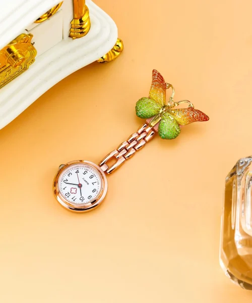 Montre d'infirmière papillon en émail 3D à broche, chaîne dorée, vert
