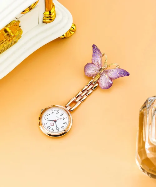 Montre d'infirmière papillon en émail 3D à broche, chaîne dorée, violet