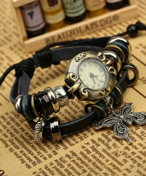 Montre papillon vintage femme, bracelet cuir enroulé et breloque papillon argentée
