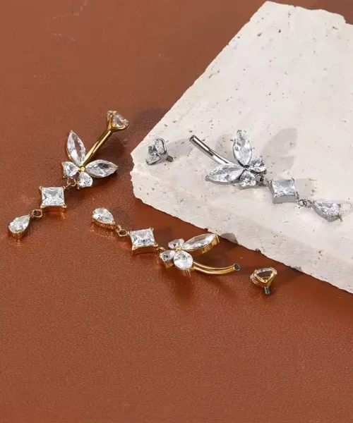 Piercing nombril papillon en finitions dorée et argentée, zircon du haut dévissé
