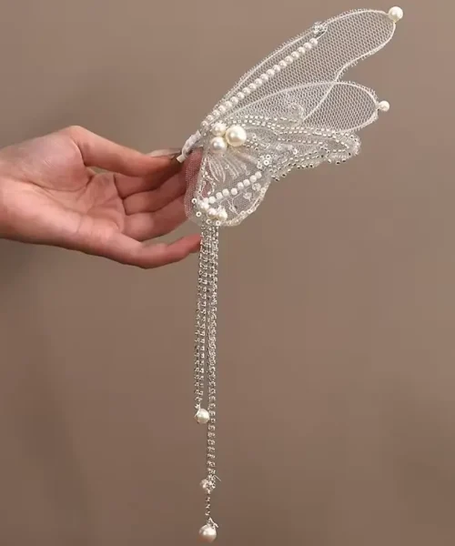 Pince à cheveux aile de papillon en tulle blanc et longues pampilles de strass