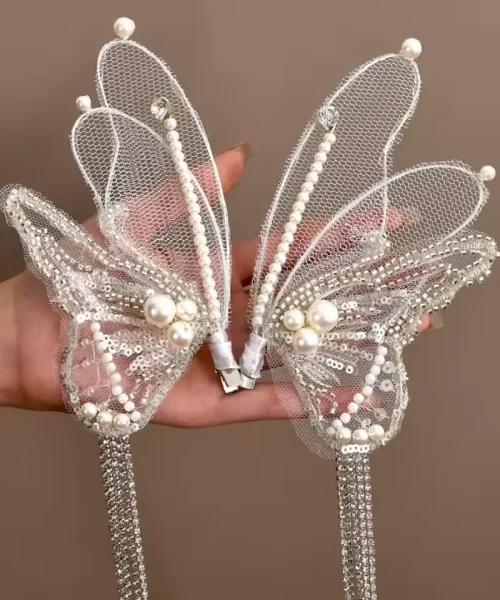 Pinces à cheveux ailes de papillon, détail des perles, paillettes et pinces crocodile