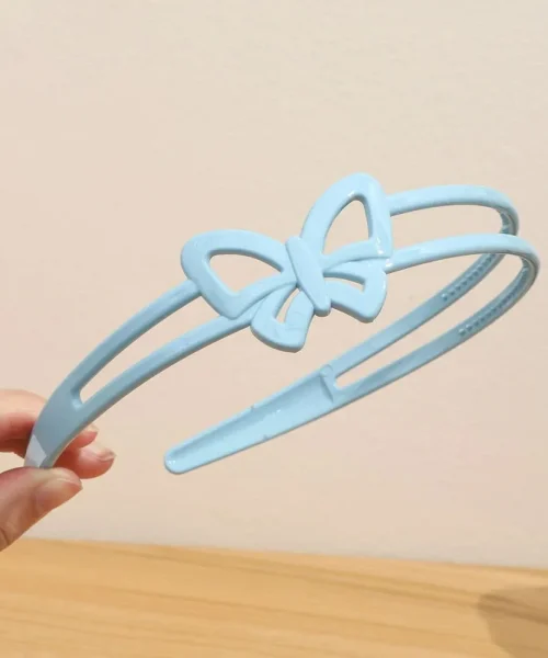 Serre-tête papillon double rang bleu ciel, deux branches et papillon ajouré ton sur ton
