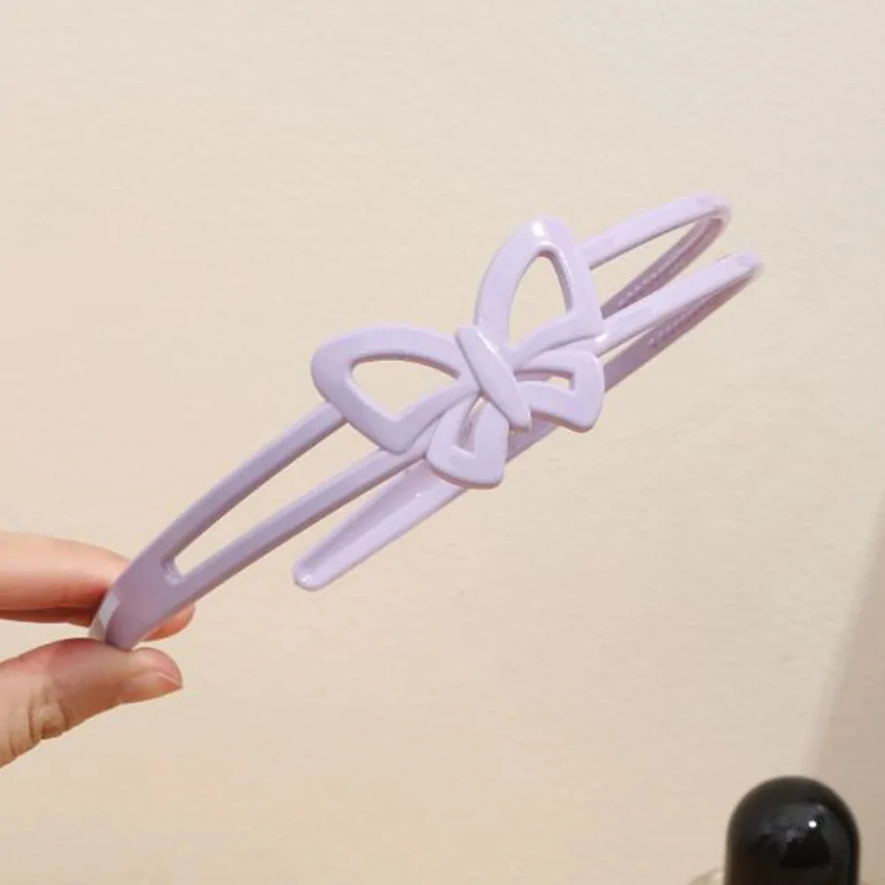 Serre-tête papillon double rang violet, deux branches et papillon ajouré ton sur ton