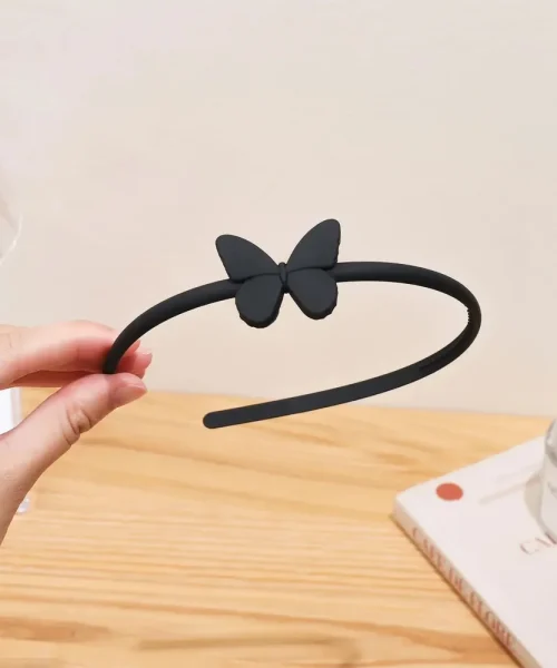 Serre-tête papillon mat noir pour fille, arceau fin et papillon en relief ton sur ton