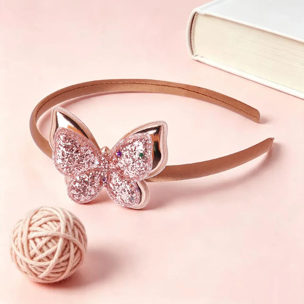 Serre-tête papillon pailleté champagne, arceau satiné et papillon à paillettes semé d'étoiles